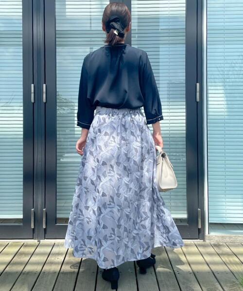 couture brooch（クチュールブローチ）の「【花柄・きれいめ・通勤】リンドウエンブロメッシュスカート（スカート・レディース・ブルー系8/グレー系3・42/40/38/36）」の12枚目の写真