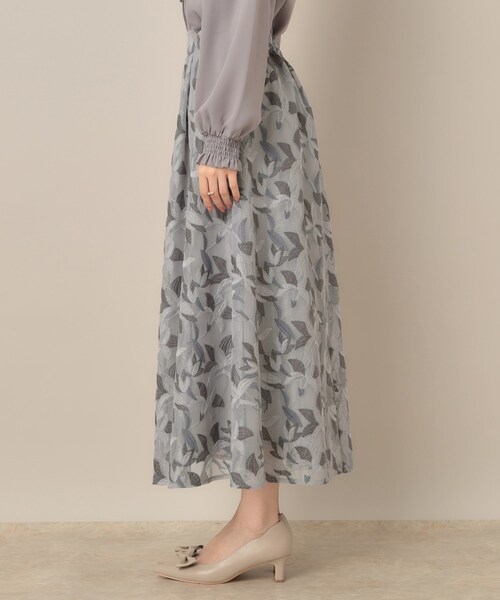 couture brooch（クチュールブローチ）の「【花柄・きれいめ・通勤】リンドウエンブロメッシュスカート（スカート・レディース・ブルー系8/グレー系3・42/40/38/36）」の17枚目の写真