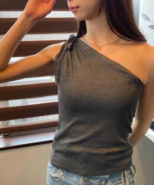 tolene(トレネ)の「アシンメトリー ワンショルダートップス(Tシャツ/カットソー・レディース・チャコールグレー・FREE)」の7枚目の写真