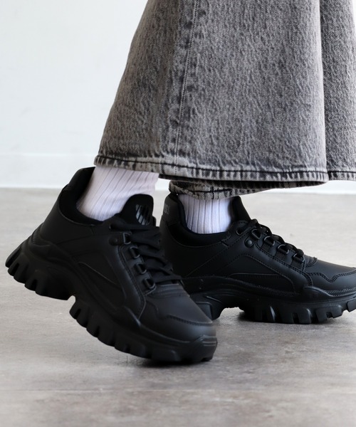 K-SWISS(ケースイス)の「【K-SWISS/ケースイス】レースアップ 厚底スニーカー(スニーカー・レディース・ホワイト/ブラック・24.5cm/23.0cm/24.0cm/23.5cm)」の12枚目の写真