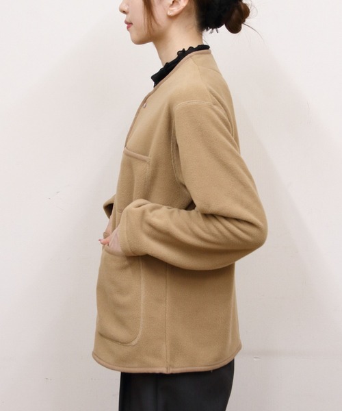 Vincent et Mireille(バンソンエミレイユ)の「VINCENT ET MIREILLE/ヴァンソン エ ミレイユ フリースカーディガン FLEECE CARDIGAN(カーディガン/ボレロ・レディース・ブラック/ベージュ/オフホワイト・36)」の17枚目の写真