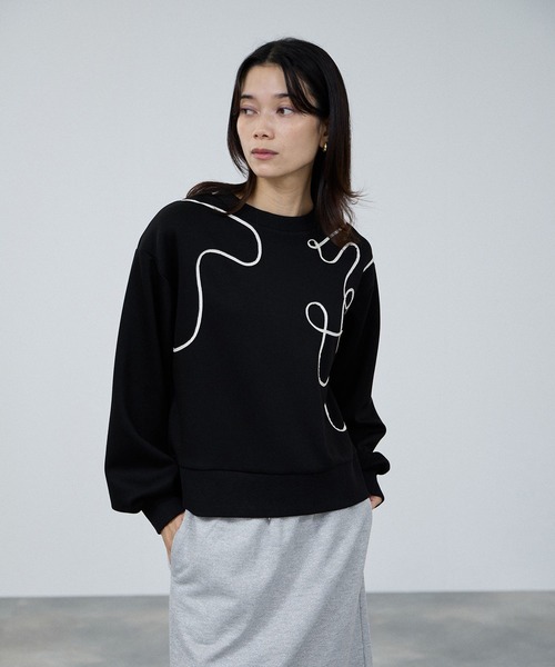 Mac-House(マックハウス)の「milli de l'airAIRier Code Art Sweat/エアリエコードアートスウェット(スウェット・レディース・ライトグレー/ブラック/オフホワイト・M)」の4枚目の写真