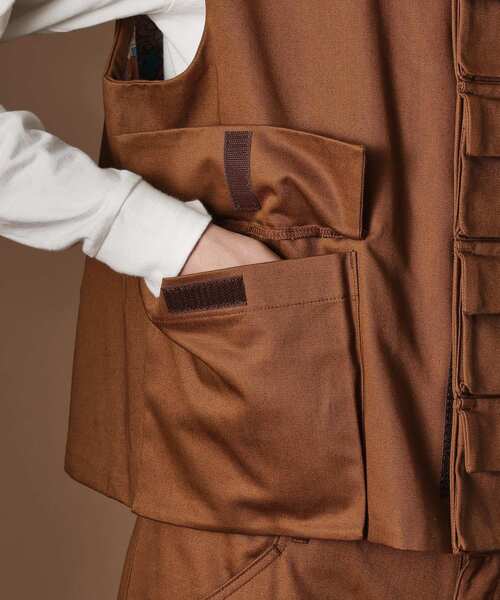40ｃｔ＆525（フォーティーカラッツアンドゴーニーゴ）の「【Sサイズ～】多ポケットユーティリティべスト（ベスト・メンズ・ブラウン系/ブラック・04/01/02/03）」の12枚目の写真