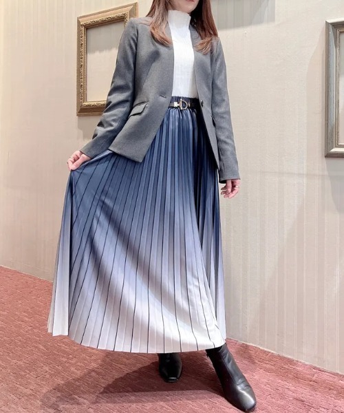 m.f.editorial(エムエフエディトリアル)の「【グラデーション プリーツ】m.f.エディトリアル レディース ロングスカート(スカート・レディース・ダークウッド/グレー系その他2/ブルー系その他・MEDIUM)」の1枚目の写真