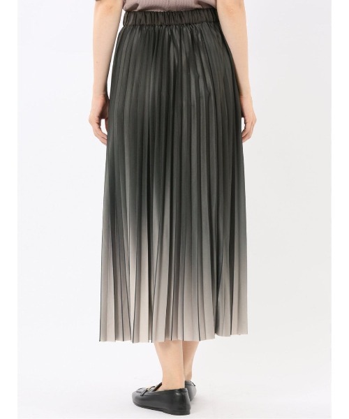 m.f.editorial(エムエフエディトリアル)の「【グラデーション プリーツ】m.f.エディトリアル レディース ロングスカート(スカート・レディース・ダークウッド/グレー系その他2/ブルー系その他・MEDIUM)」の11枚目の写真