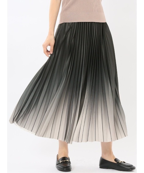 m.f.editorial(エムエフエディトリアル)の「【グラデーション プリーツ】m.f.エディトリアル レディース ロングスカート(スカート・レディース・ダークウッド/グレー系その他2/ブルー系その他・MEDIUM)」の12枚目の写真