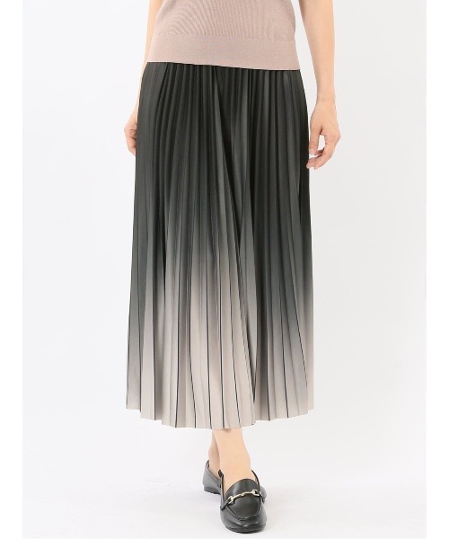 m.f.editorial(エムエフエディトリアル)の「【グラデーション プリーツ】m.f.エディトリアル レディース ロングスカート(スカート・レディース・ダークウッド/グレー系その他2/ブルー系その他・MEDIUM)」の5枚目の写真