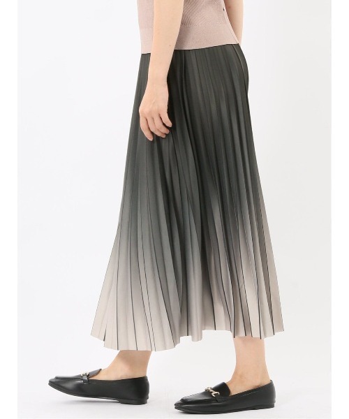 m.f.editorial(エムエフエディトリアル)の「【グラデーション プリーツ】m.f.エディトリアル レディース ロングスカート(スカート・レディース・ダークウッド/グレー系その他2/ブルー系その他・MEDIUM)」の10枚目の写真