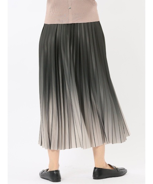 m.f.editorial(エムエフエディトリアル)の「【グラデーション プリーツ】m.f.エディトリアル レディース ロングスカート(スカート・レディース・ダークウッド/グレー系その他2/ブルー系その他・MEDIUM)」の9枚目の写真