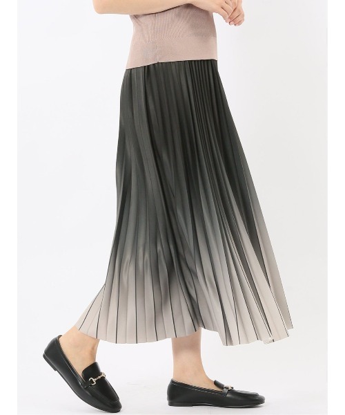 m.f.editorial(エムエフエディトリアル)の「【グラデーション プリーツ】m.f.エディトリアル レディース ロングスカート(スカート・レディース・ダークウッド/グレー系その他2/ブルー系その他・MEDIUM)」の15枚目の写真