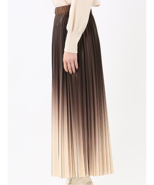 m.f.editorial(エムエフエディトリアル)の「【グラデーション プリーツ】m.f.エディトリアル レディース ロングスカート(スカート・レディース・ダークウッド/グレー系その他2/ブルー系その他・MEDIUM)」の17枚目の写真