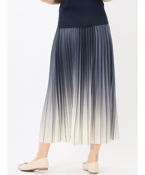 m.f.editorial(エムエフエディトリアル)の「【グラデーション プリーツ】m.f.エディトリアル レディース ロングスカート(スカート・レディース・ダークウッド/グレー系その他2/ブルー系その他・MEDIUM)」の16枚目の写真