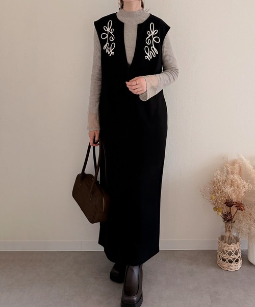junoah(ジュノア)の「コード刺繍キーネックワンピース(ワンピース・レディース・ライトベージュ/ブラック/ブラウン・LARGE/MEDIUM/SMALL)」の4枚目の写真