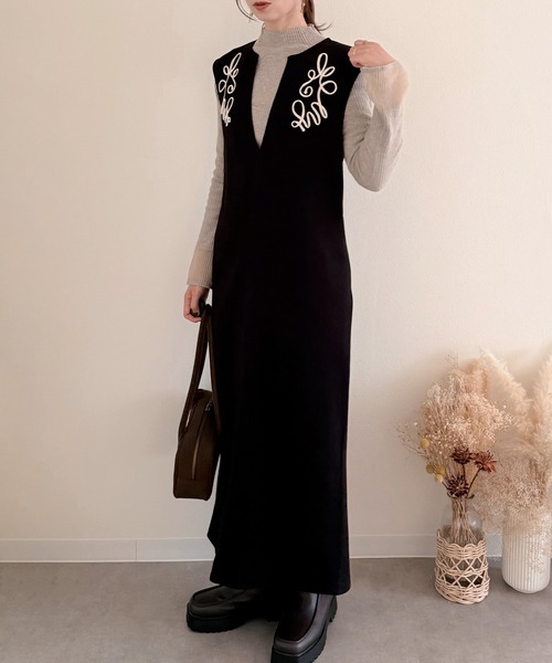 junoah(ジュノア)の「コード刺繍キーネックワンピース(ワンピース・レディース・ライトベージュ/ブラック/ブラウン・LARGE/MEDIUM/SMALL)」の5枚目の写真