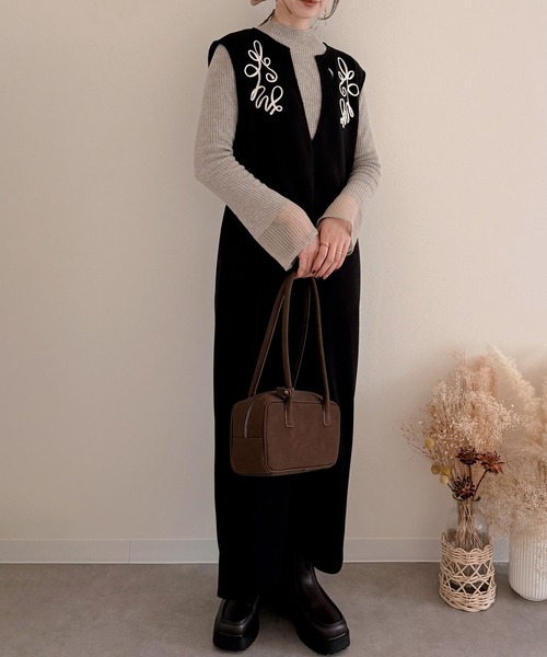 junoah(ジュノア)の「コード刺繍キーネックワンピース(ワンピース・レディース・ライトベージュ/ブラック/ブラウン・LARGE/MEDIUM/SMALL)」の6枚目の写真