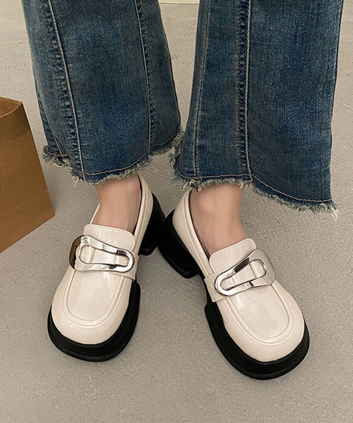 shoes365（シューズスリーシックスファイヴ）の「メタリックビット 厚底ローファー（ローファー・レディース・ブラック/ライトベージュ・23.0cm/23.5cm/24.5cm/25.0cm）」の2枚目の写真