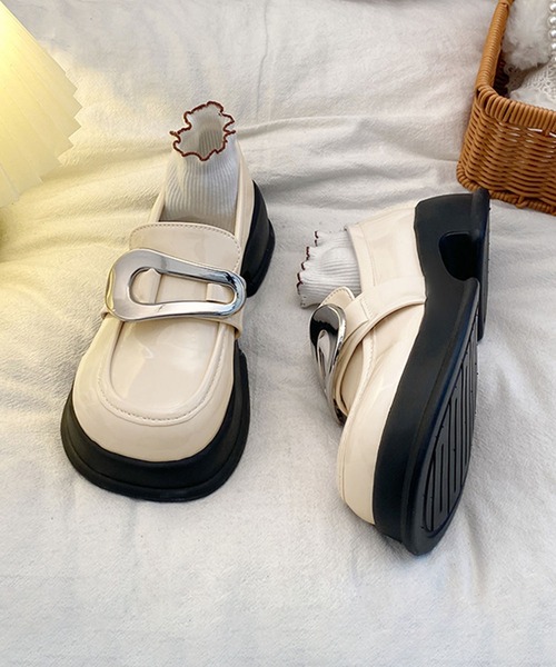 shoes365（シューズスリーシックスファイヴ）の「メタリックビット 厚底ローファー（ローファー・レディース・ブラック/ライトベージュ・23.0cm/23.5cm/24.5cm/25.0cm）」の10枚目の写真