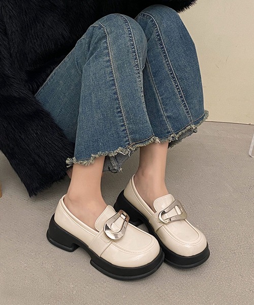shoes365（シューズスリーシックスファイヴ）の「メタリックビット 厚底ローファー（ローファー・レディース・ブラック/ライトベージュ・23.0cm/23.5cm/24.5cm/25.0cm）」の5枚目の写真