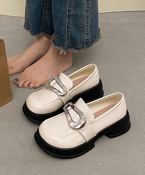 shoes365（シューズスリーシックスファイヴ）の「メタリックビット 厚底ローファー（ローファー・レディース・ブラック/ライトベージュ・23.0cm/23.5cm/24.5cm/25.0cm）」の8枚目の写真