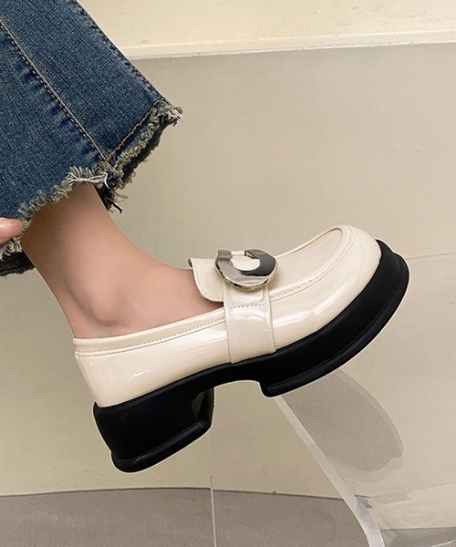 shoes365（シューズスリーシックスファイヴ）の「メタリックビット 厚底ローファー（ローファー・レディース・ブラック/ライトベージュ・23.0cm/23.5cm/24.5cm/25.0cm）」の6枚目の写真