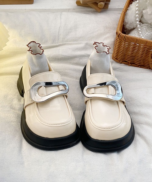 shoes365（シューズスリーシックスファイヴ）の「メタリックビット 厚底ローファー（ローファー・レディース・ブラック/ライトベージュ・23.0cm/23.5cm/24.5cm/25.0cm）」の11枚目の写真