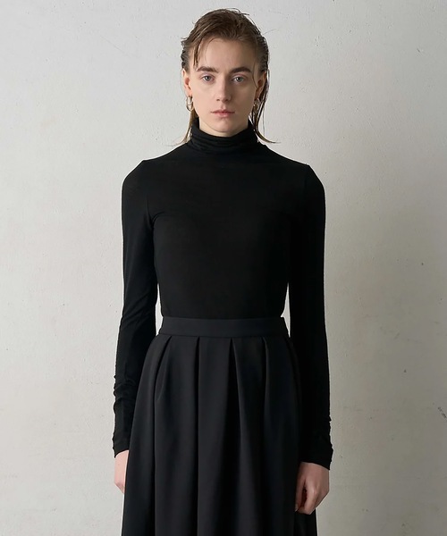 COMMON WARE（コモンウェアー）の「canaco_:カシミア リヨセルシアータートルネックプルオーバー CASHMERE TURTLENECK PULLOVER（ニット/セーター・レディース・ライトグレー/レッド/ブラック/オフホワイト・FREE）」の2枚目の写真