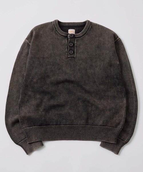 WHO'S WHO gallery（フーズフーギャラリー）の「【KOOKY'N】ピグメント加工ヘンリーネックニット（ニット/セーター・メンズ・ブラック/ネイビー・SMALL/MEDIUM）」の5枚目の写真