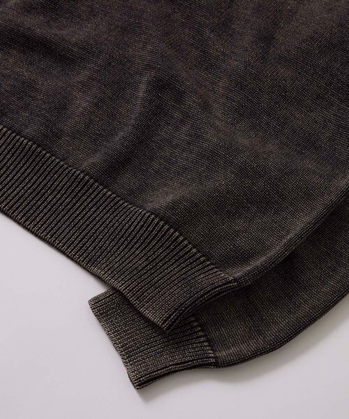 WHO'S WHO gallery（フーズフーギャラリー）の「【KOOKY'N】ピグメント加工ヘンリーネックニット（ニット/セーター・メンズ・ブラック/ネイビー・SMALL/MEDIUM）」の8枚目の写真