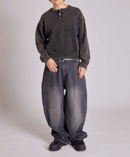 WHO'S WHO gallery（フーズフーギャラリー）の「【KOOKY'N】ピグメント加工ヘンリーネックニット（ニット/セーター・メンズ・ブラック/ネイビー・SMALL/MEDIUM）」の10枚目の写真