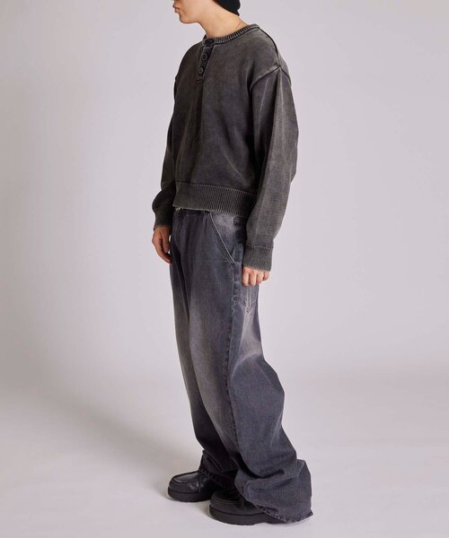 WHO'S WHO gallery（フーズフーギャラリー）の「【KOOKY'N】ピグメント加工ヘンリーネックニット（ニット/セーター・メンズ・ブラック/ネイビー・SMALL/MEDIUM）」の11枚目の写真