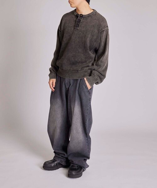 WHO'S WHO gallery（フーズフーギャラリー）の「【KOOKY'N】ピグメント加工ヘンリーネックニット（ニット/セーター・メンズ・ブラック/ネイビー・SMALL/MEDIUM）」の13枚目の写真