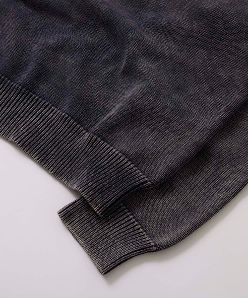 WHO'S WHO gallery（フーズフーギャラリー）の「【KOOKY'N】ピグメント加工ヘンリーネックニット（ニット/セーター・メンズ・ブラック/ネイビー・SMALL/MEDIUM）」の17枚目の写真