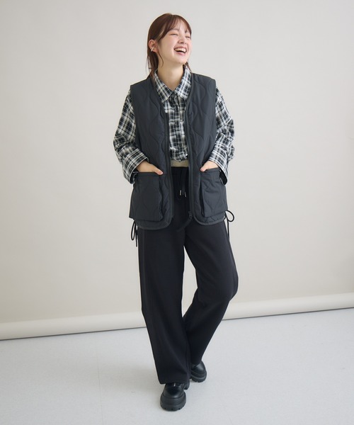meeny miny(ミーニーマイニー)の「" ペンギン「まなつ」モデル ” Vカラー中綿ベスト(その他アウター・レディース・アイボリー/ブラック・S-M/M-L)」の3枚目の写真