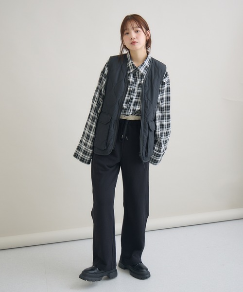meeny miny(ミーニーマイニー)の「" ペンギン「まなつ」モデル ” Vカラー中綿ベスト(その他アウター・レディース・アイボリー/ブラック・S-M/M-L)」の4枚目の写真