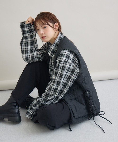 meeny miny(ミーニーマイニー)の「" ペンギン「まなつ」モデル ” Vカラー中綿ベスト(その他アウター・レディース・アイボリー/ブラック・S-M/M-L)」の5枚目の写真