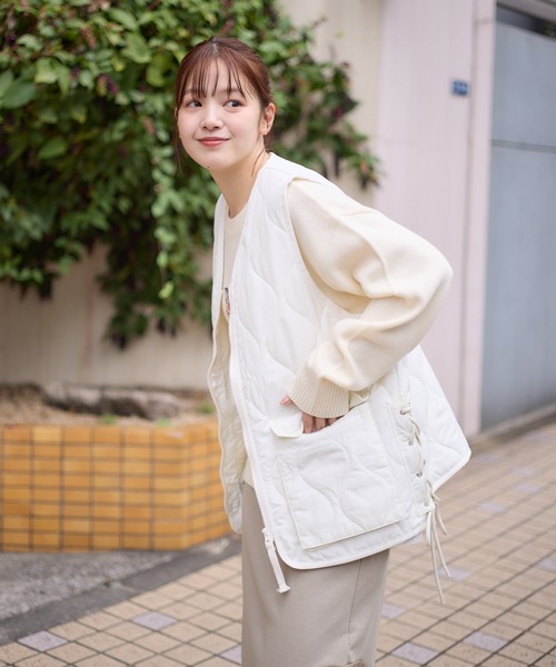 meeny miny(ミーニーマイニー)の「" ペンギン「まなつ」モデル ” Vカラー中綿ベスト(その他アウター・レディース・アイボリー/ブラック・S-M/M-L)」の10枚目の写真