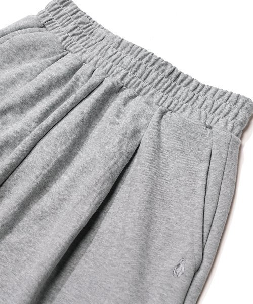 GAKKAI UNIONS(ガッカイユニオンズ)の「ワンタックスナップバルーンパンツグレー(スウェットパンツ・レディース・その他・LARGE/SMALL/MEDIUM)」の4枚目の写真