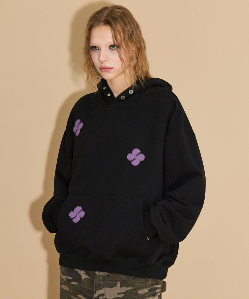 HOODHOOD(フッドフッド)の「クローバーロゴパッチワークフードブラック(パーカー・レディース・その他・1/2)」の3枚目の写真