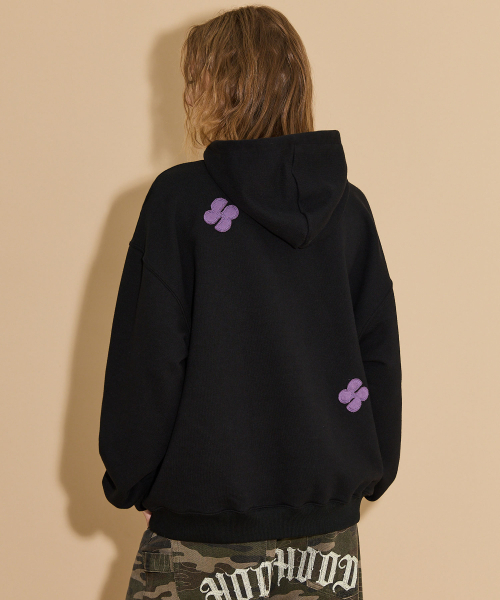HOODHOOD(フッドフッド)の「クローバーロゴパッチワークフードブラック(パーカー・レディース・その他・1/2)」の4枚目の写真
