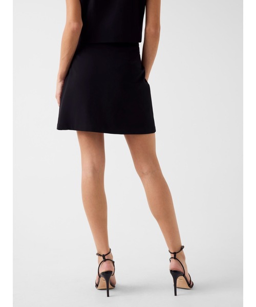 Guess(ゲス)の「SHORT Olga Skirt ミニスカート(スカート・レディース・ブラック・X-SMALL/SMALL)」の2枚目の写真