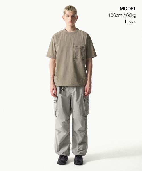 MUSINSA STANDARD（ムシンサスタンダード）の「[シティレジャー] ユーティリティメッシュポケットウーブンTシャツ [リーフベージュ]（Tシャツ/カットソー・メンズ・その他・SMALL/MEDIUM/LARGE/X-LARGE/XX-LARGE）」の2枚目の写真