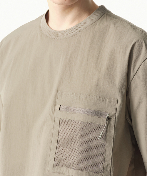 MUSINSA STANDARD（ムシンサスタンダード）の「[シティレジャー] ユーティリティメッシュポケットウーブンTシャツ [リーフベージュ]（Tシャツ/カットソー・メンズ・その他・SMALL/MEDIUM/LARGE/X-LARGE/XX-LARGE）」の4枚目の写真