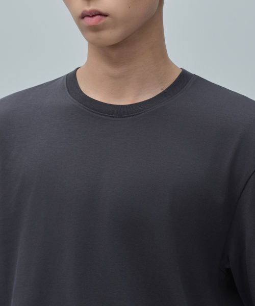 MUSINSA STANDARD（ムシンサスタンダード）の「[クールタンダード] リラックスフィットクルーネックTシャツ [ダークグレー]（Tシャツ/カットソー・メンズ・その他・SMALL/MEDIUM/LARGE/X-LARGE/XX-LARGE/XXX-LARGE）」の4枚目の写真