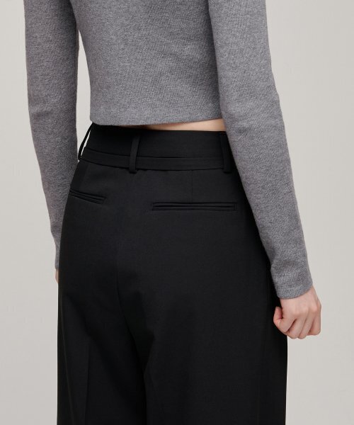 MUSINSA STANDARD WOMAN（ムシンサスタンダードウーマン）の「ウィメンズリバースツータックワイドベルトスラックス[ブラック]（スラックス・レディース・その他・31）」の4枚目の写真