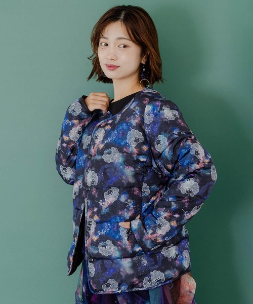 ScoLar（スカラー）の「153691：スカラーちゃん×宇宙×ネコ柄リバーシブル中綿ブルゾン（ブルゾン・レディース・ブラック・M）」の3枚目の写真