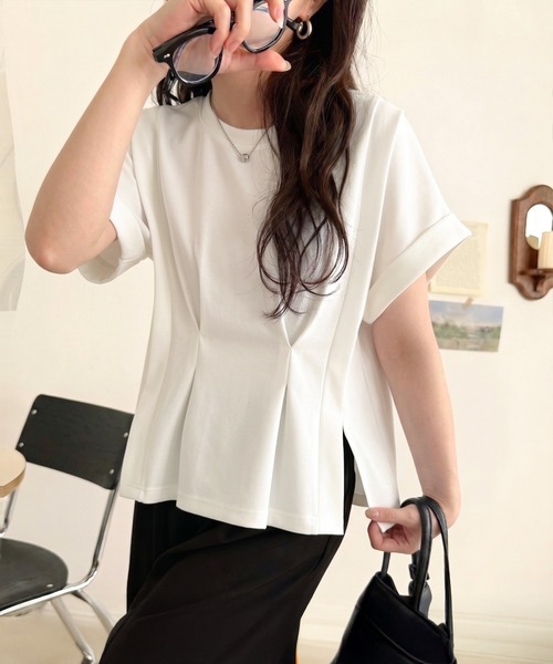 mily bilet(ミウィビレット)の「【mily bilet】ウエストラインを細魅せ♪スリット入りタックデザインカットソートップス(半袖)(Tシャツ/カットソー・レディース・イエロー/ブラック/ホワイト/杢グレー・X-LARGE/SMALL/MEDIUM/LARGE)」の1枚目の写真
