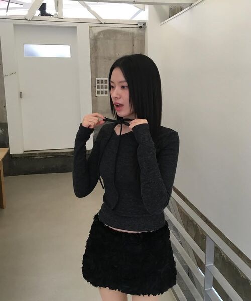 WESLEYHYUSTON(ウェズリーユーストン)の「REVERSIBLE LAYERED SLIT RIBBED KNIT BLACK(ニット/セーター・レディース・その他・SMALL/MEDIUM)」の2枚目の写真