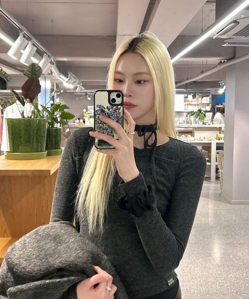 WESLEYHYUSTON(ウェズリーユーストン)の「REVERSIBLE LAYERED SLIT RIBBED KNIT BLACK(ニット/セーター・レディース・その他・SMALL/MEDIUM)」の3枚目の写真