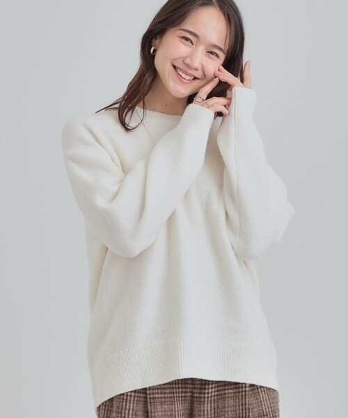 SHOO・LA・RUE（シューラルー）の「【洗濯機可/S-LL】選べる８色で色違いも欲しくなる ふんわりゆるニット（ニット/セーター・レディース・ライトパープル/グリーン/オフホワイト/ピンク系/オレンジ/イエロー/ライトグレー/ライトブルー・01/03/04/02）」の2枚目の写真