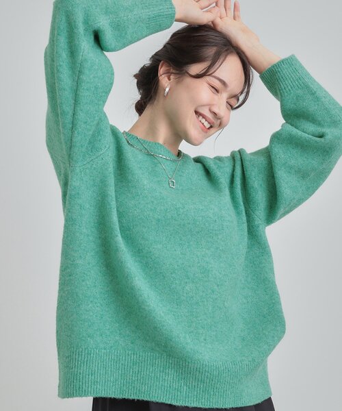 SHOO・LA・RUE（シューラルー）の「【洗濯機可/S-LL】選べる８色で色違いも欲しくなる ふんわりゆるニット（ニット/セーター・レディース・ライトパープル/グリーン/オフホワイト/ピンク系/オレンジ/イエロー/ライトグレー/ライトブルー・01/03/04/02）」の4枚目の写真